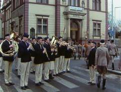 Před budovou Sokola