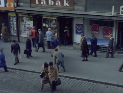 S dveřmi do banky 1