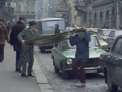 S dveřmi do banky 3