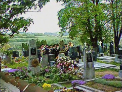 Na hřbitově