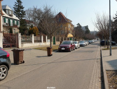 Příjezd k domu Jarmily