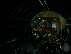 Cecilia se schovává v tunelu