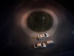 na kruhovém objezdu