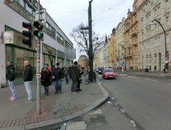 Před restaurantem 2