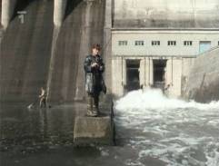 pri priehradnom múre