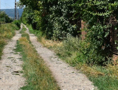 pred domom Róberta Krekoviča