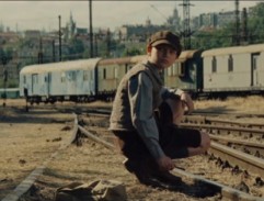 Kluk se snažil vykolejit vlak