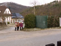 pred Erikiným domom