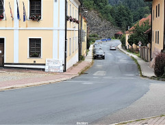 pred kostolom v Malej Čistej