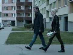 pred domom Andreinej matky