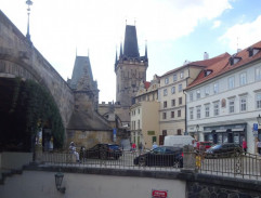 pod Karlovým mostom