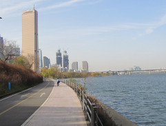 Ultron letí k přívěsu