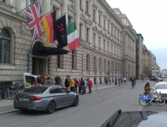 Lola beží o život