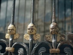 Andělé na mříži