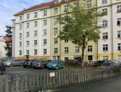 táta dal Milanovi peníze