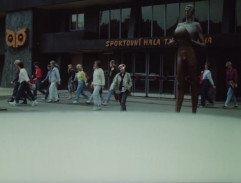 Milan žebrá peníze od táty na cestu