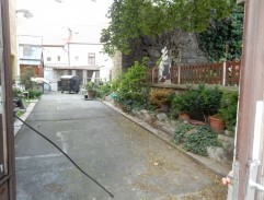 Dvůr vedle restaurace v Hrádku