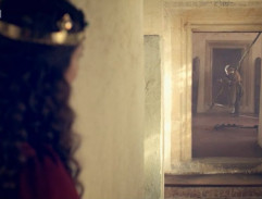 Před Karlovou komnatou na hradě