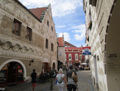 Zuzanka jede do divadla