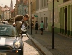 Marek přijíždí do divadla