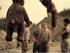 Venca a Eman se učí střílet