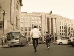 Mikuláš pronásleduje Emana