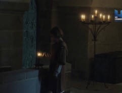 Johanka zapaluje svíčku