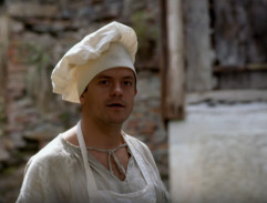 Ondra kouká na řeku