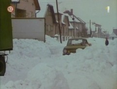 pred rozostavaným domom