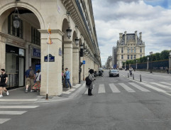 Fantomas jede do klenotnictví