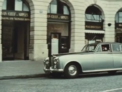 Před klenotnictvím