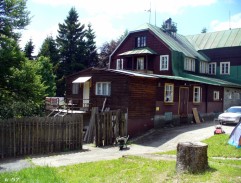 Před chatou