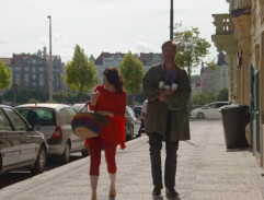 Horác a Zezulková před domem