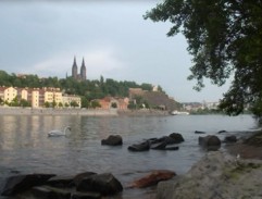 Řeka a Vyšehrad