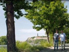 Horác a Vašátko u řeky