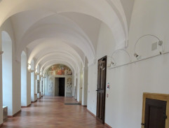 Chodba na univerzitě