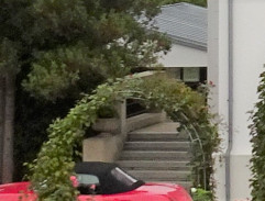 Na schodech Jonášovy vily