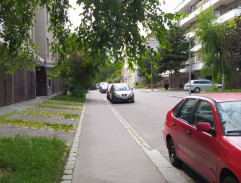 Před bydlištěm plk. Bačáka