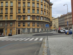 Před bydlištěm Marie Králové