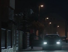 Před domem Samuela Plevy