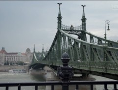 Most před univerzitou