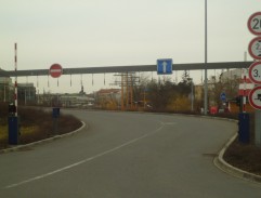 Ošetřovatel jede na motorce