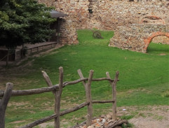 nádvorie hradu Kramberk