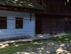 chalupa Ľudkiných rodičov