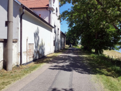 Před domem