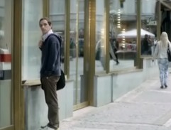 Marek před obchodem