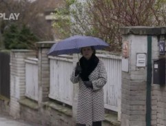 Před domem Kolumných