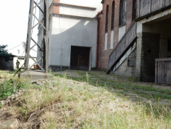 Vchod do stáčírny