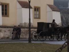 Malíř veze Mattoniho k Leovi