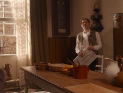 Komorník Otto čte noviny